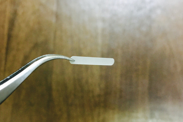 巻爪ケアに使用する形状記憶のプラスチック